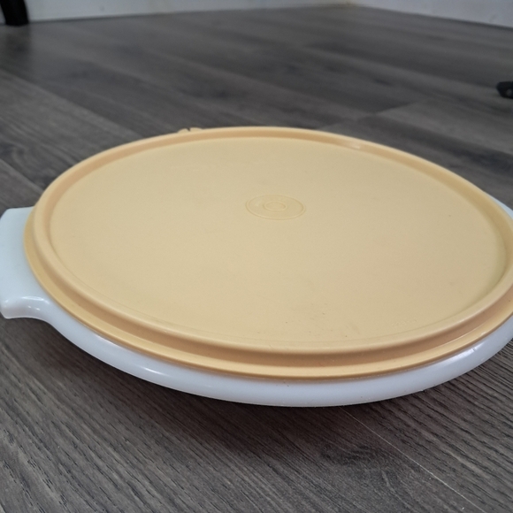 Vintage Tupperware White Suzette Divided Relish Serving Tray With Tan Lid - Picture 2 of 10